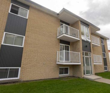 4 1/2 AU 1ER ÉTAGE DISPONIBLE MAINTENANT ! - Photo 4