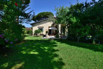 via carlo del prete, Forte dei Marmi, Tuscany 55042