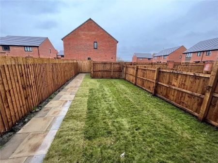 3 Bed Terraced House, Whit Lane, M6 - Photo 2