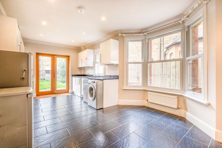 4 bedroom terraced house to rent - Photo 5