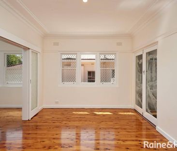 CHARMING FAMILY HOME IN A PRIME LOCATION - Photo 6