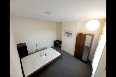 7 Bed Terraced House, Fishponds Road, BS16 - Photo 3