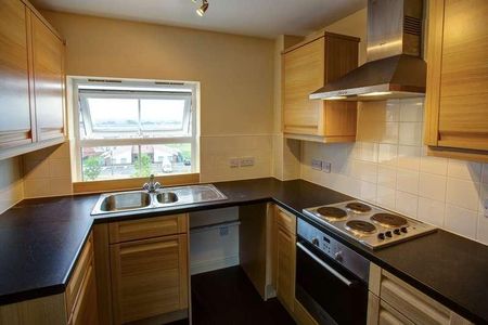 Bache House, Swindon, Wiltshire, SN25 - Photo 3