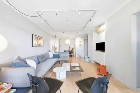 Stylishly Renovated Apartment with Expansive Wraparound Balcony ** Available 25/07/26 ** - Photo 2
