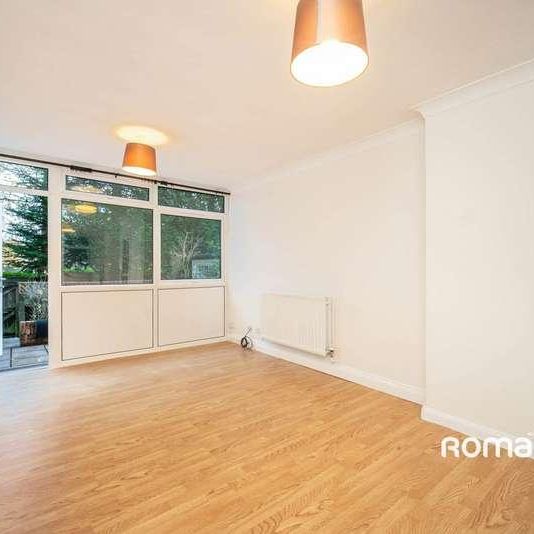 Woodlands, Fleet, GU51 - Photo 1