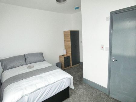 4 bedroom terraced house to rent - Photo 3