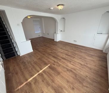 Carmarthen Road, Swansea, SA5 - Photo 1