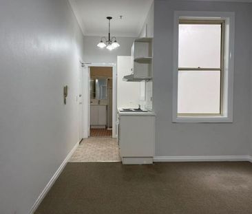 Prime inner-city location with excellent transport links - Photo 6