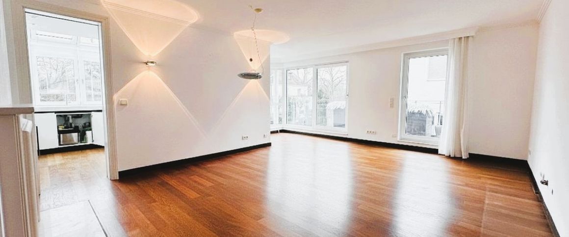 So charmant, mit hochwertiger Ausstattungfür genussvolle Abende vor dem offenen Kamin! - Photo 1