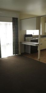 BEDSIT - Photo 4