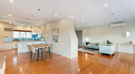 Character & Charm in Double Grammar Zone – Rent reduction - Photo 4