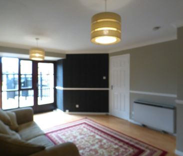 Ground floor maisonette to rent on - Photo 1