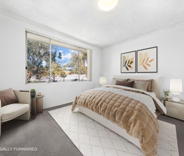 Light-Filled Top Floor Apartment - Photo 3