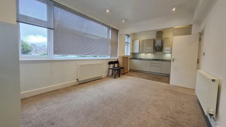 3 bedroom maisonette to rent - Photo 2