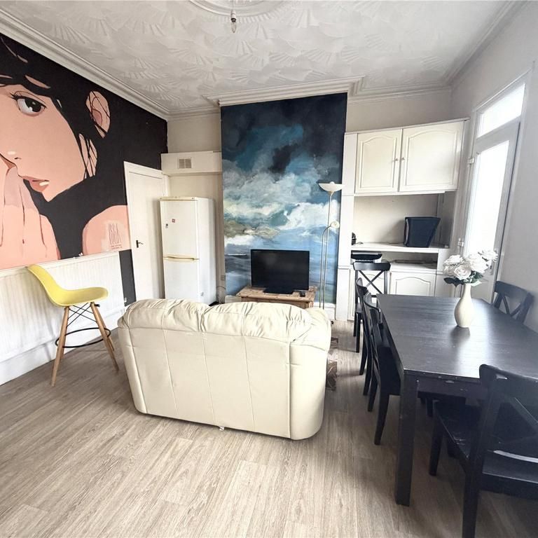 1 bedroom in a house share to rent - Photo 1