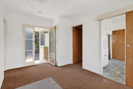 Two Bedroom House For Rent! - Photo 3