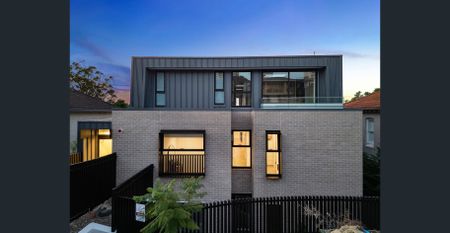 Luxury Entire Floor Apartment - Photo 4