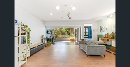 Large Modern One Bedroom Apartment In Ultra Convenient Location - Photo 4