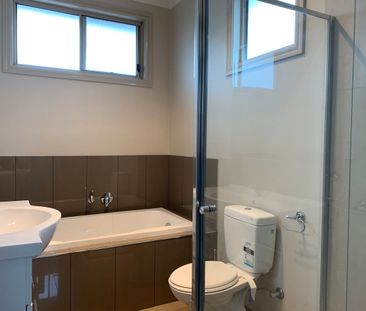 Spacious Townhouse! - Photo 6