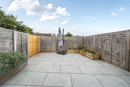 2 bedroom maisonette to rent - Photo 4