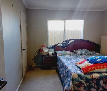 Spacious 3-Bedroom Home with Double Garage – Shirley Road - Photo 5