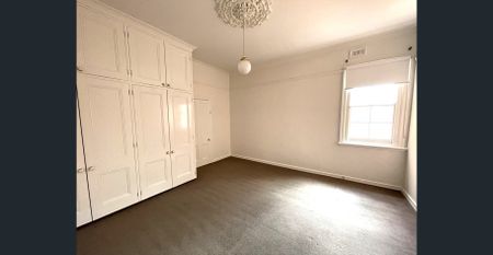 RENOVATED EXECUTIVE HOME - Photo 4