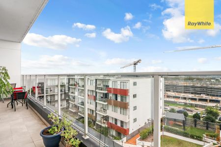 STUNNING TOP FLOOR APARTMENT - Photo 5