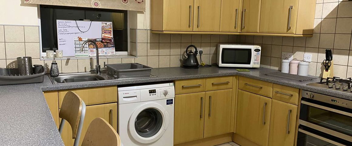 North Road Room 4 - Photo 1