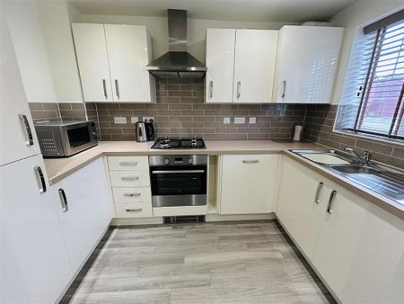 2 bedroom semi-detached house to rent - Photo 5