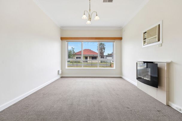 Spacious family home in a quiet street - Photo 1