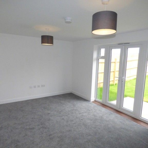 3 BED Semi-detached house To rent - Photo 1