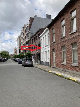 Aangename , kleine stadswoning uiterst gunstig gelegen te KORTRIJK - Photo 4