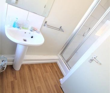 5 bedroom semi-detached house to rent - Photo 3