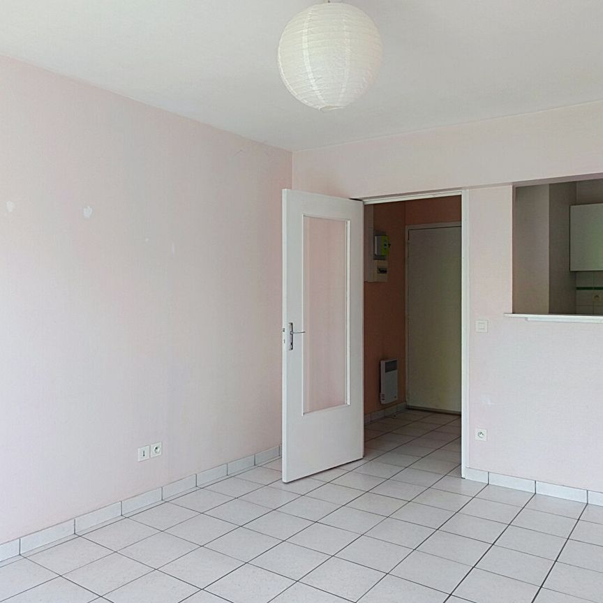 Appartement à louer - REIMS POMMERY - Photo 1
