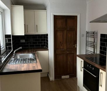 2 bedroom ground floor flat to rent - Photo 3