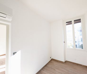 Location Appartement 2 pièces 43m² MARSEILLE 8ème - Photo 2