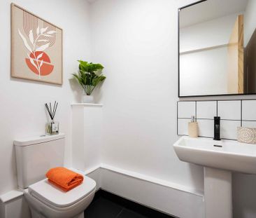 1 bedroom in a flat share to rent - Photo 2