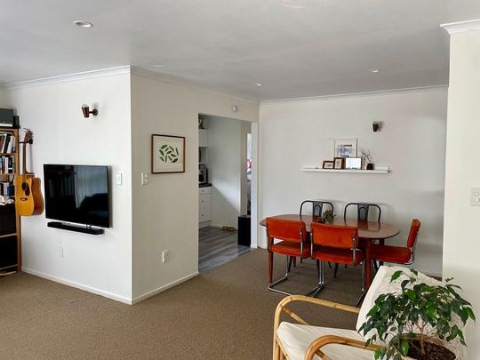 Charming Karori 3BR Home with Garden - Photo 1