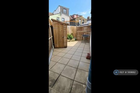 2 bedroom maisonette to rent - Photo 4