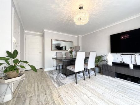 4 bedroom semi-detached house to rent - Photo 3