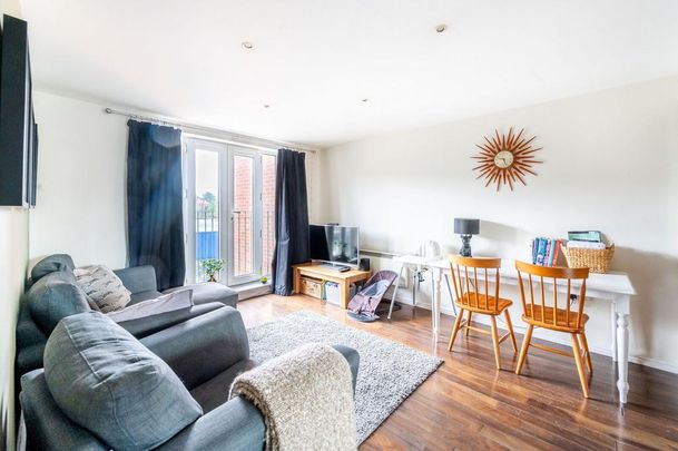 2 bedroom flat to rent - Photo 1