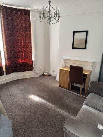 Room in a Shared House, Liverpool, L13 - Photo 2