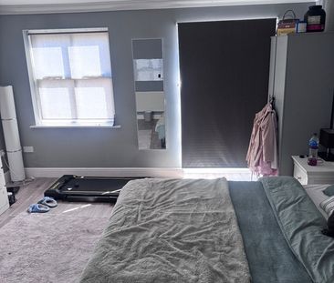 Room in a Shared House, Marlborough Road, SW19 - Photo 4