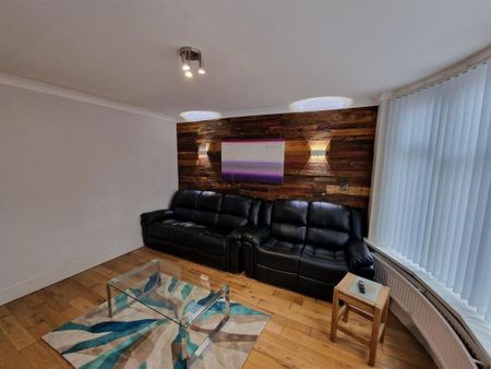 4 bedroom house to rent - Photo 2