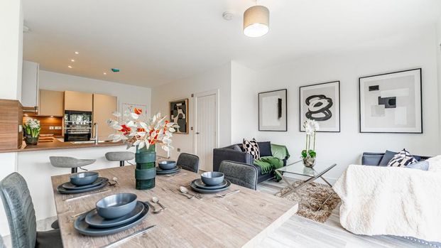 4 bedroom semi-detached house to rent - Photo 1