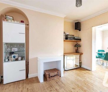 Westbury Terrace, Upminster, Essex, RM14 - Photo 3