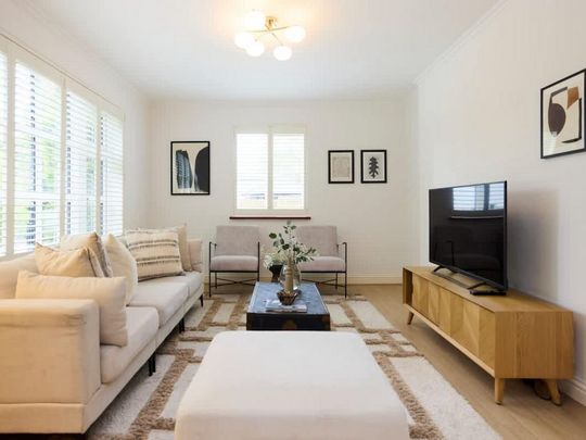 4 bedroom detached house to rent - Photo 1