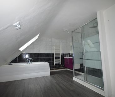 Location Appartement 4 pièces 93m² BART 25420 - Photo 2