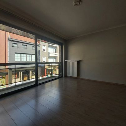 Appartement met 2 slaapkamers in het centrum van Izegem. Garage inbegrepen - Photo 1