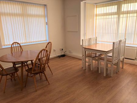 1 bedroom in a house share to rent - Photo 3